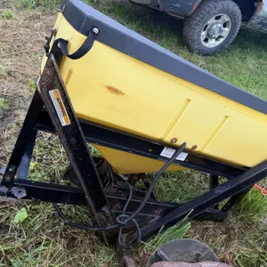 Fisher 1000 Lower Profile Tailgate Spreader