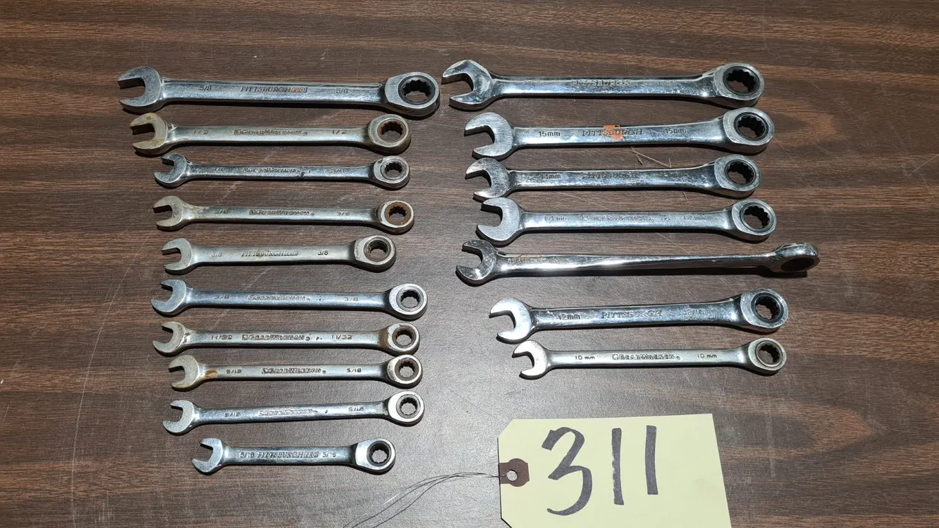 (17) Ratcheting Combination Wrenches