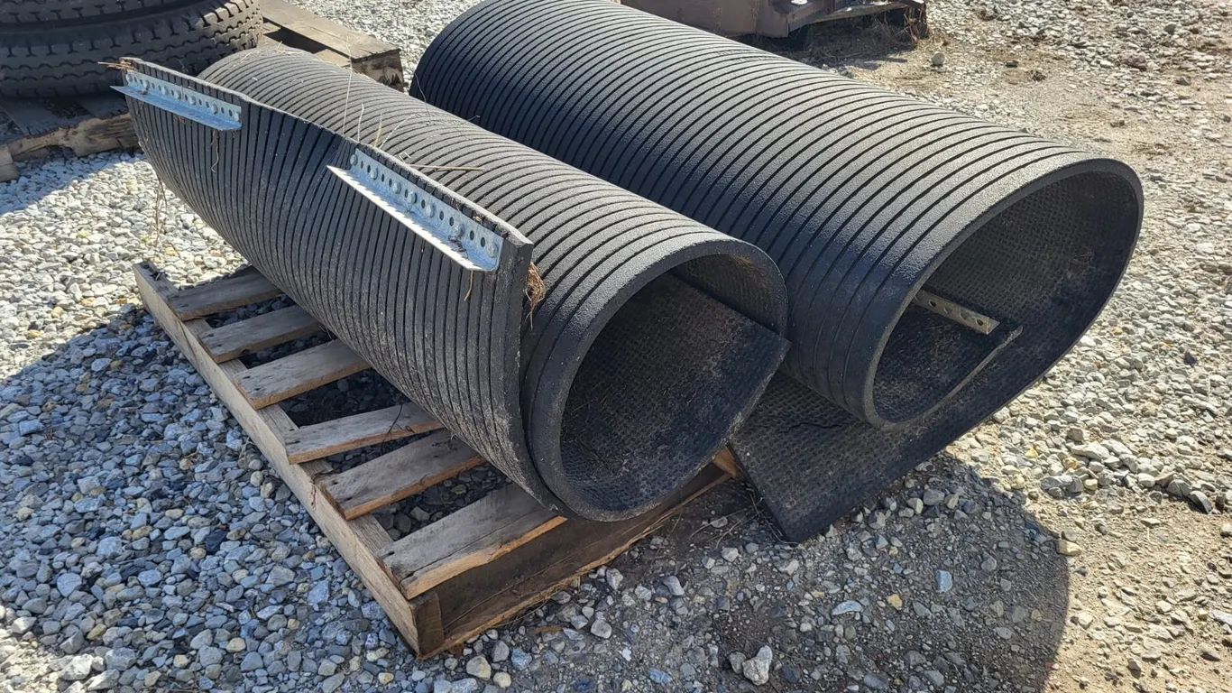 (2) 4' Rubber Mats