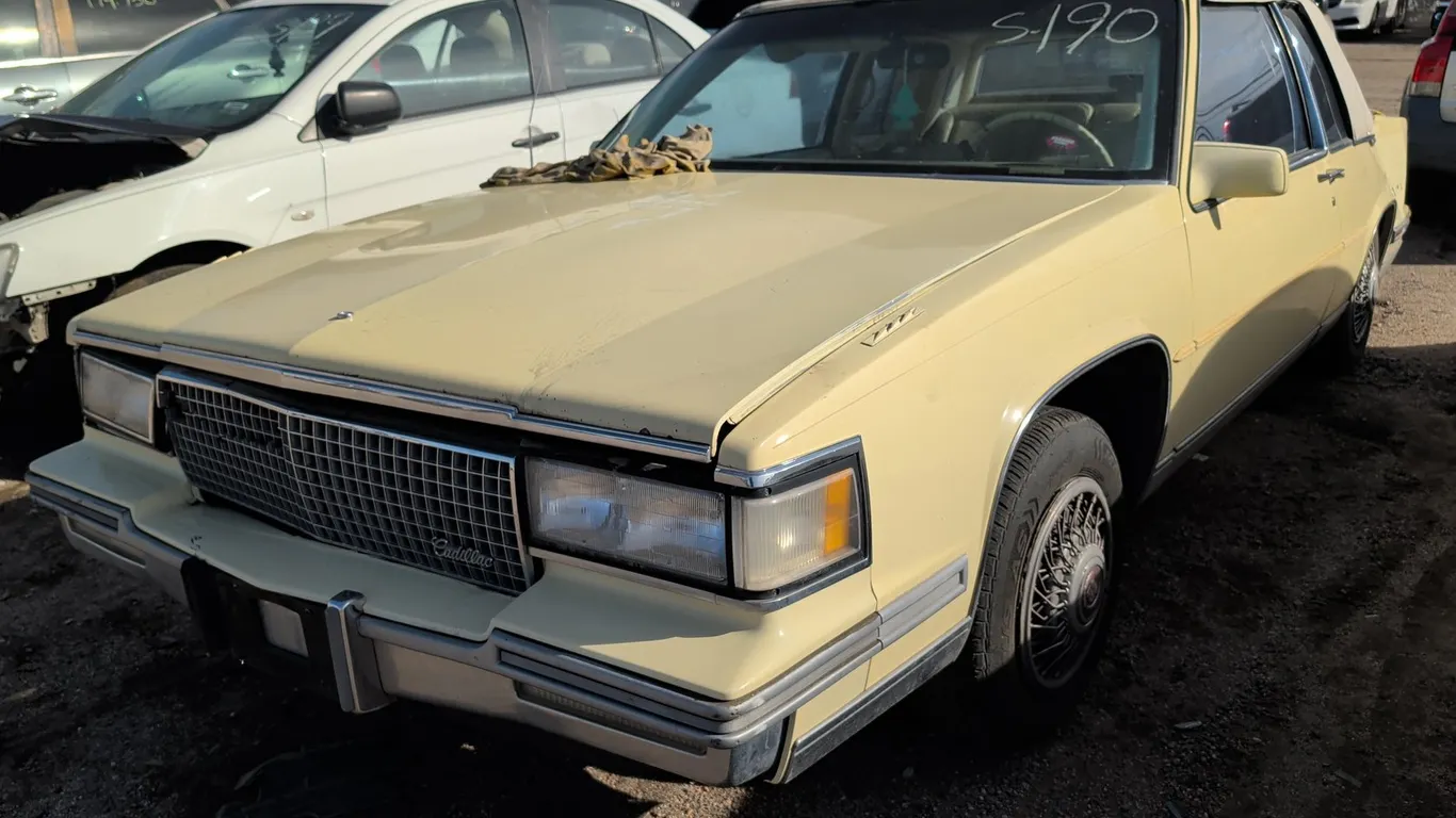1987 CADI DEVILLE 2D 1G6CD118XH4306061