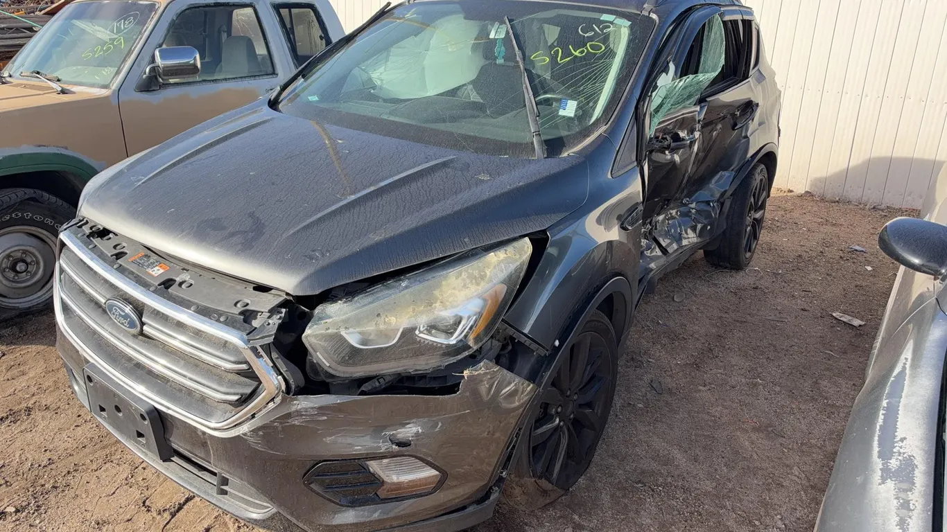 JUNK 2017 FORD ESCAPE UP 1FMCU9GD0HUF00612