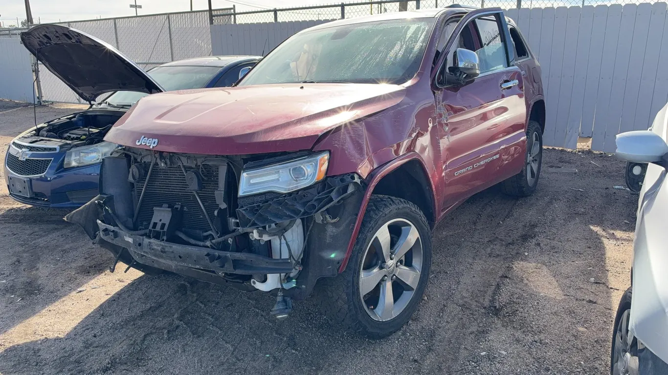 JUNK 2015 JEEP CHEROKEE UP 1C4RJFCG1FC667103