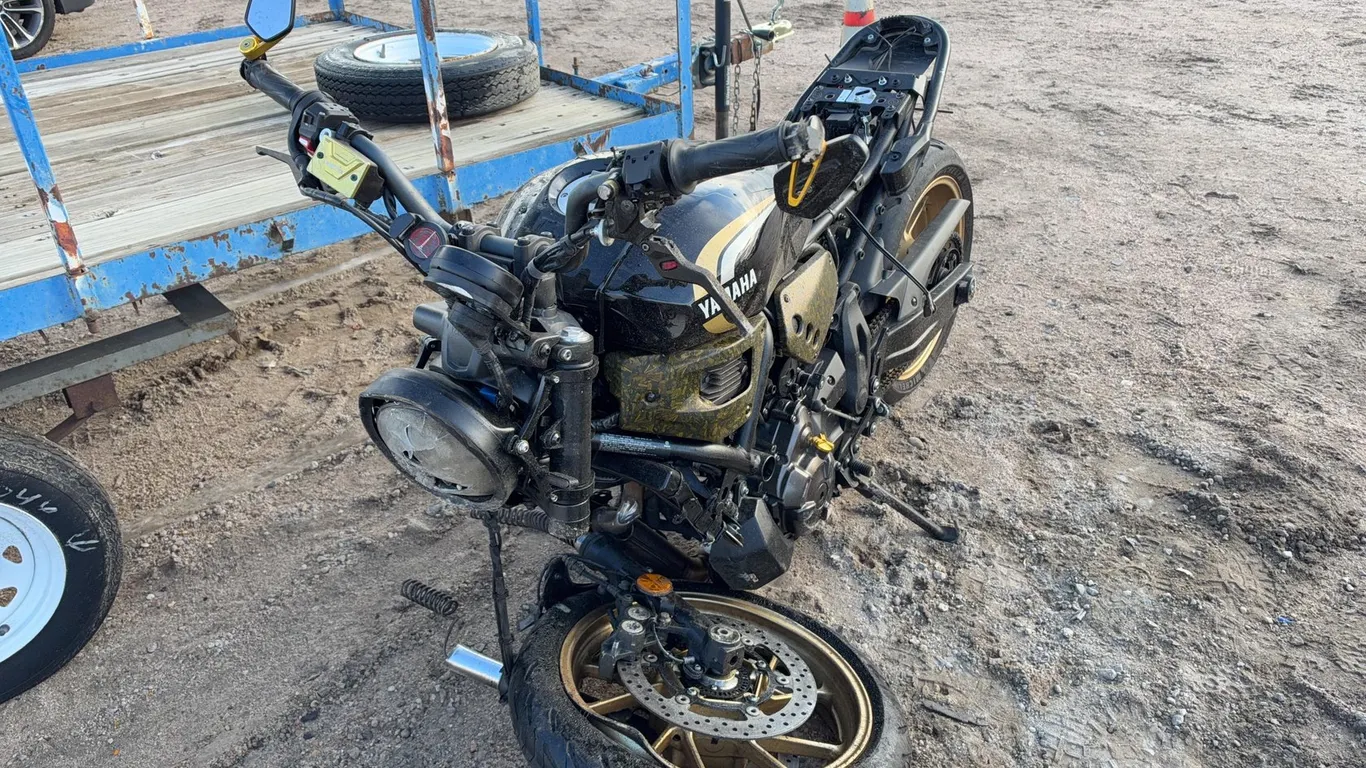 2025 YAMA XSR700 MC JYARM42E7SA000761