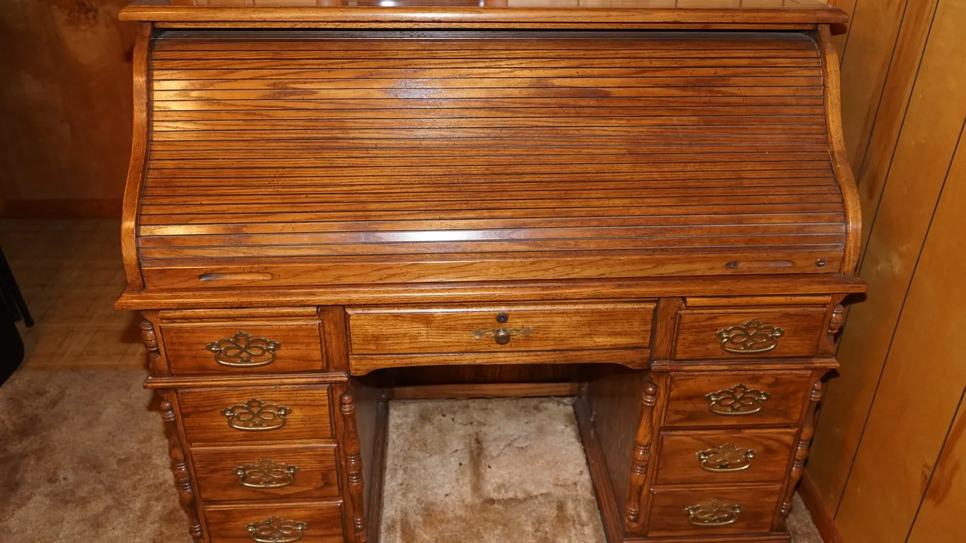Solid Wood 8 Drawer Roll Top Desk