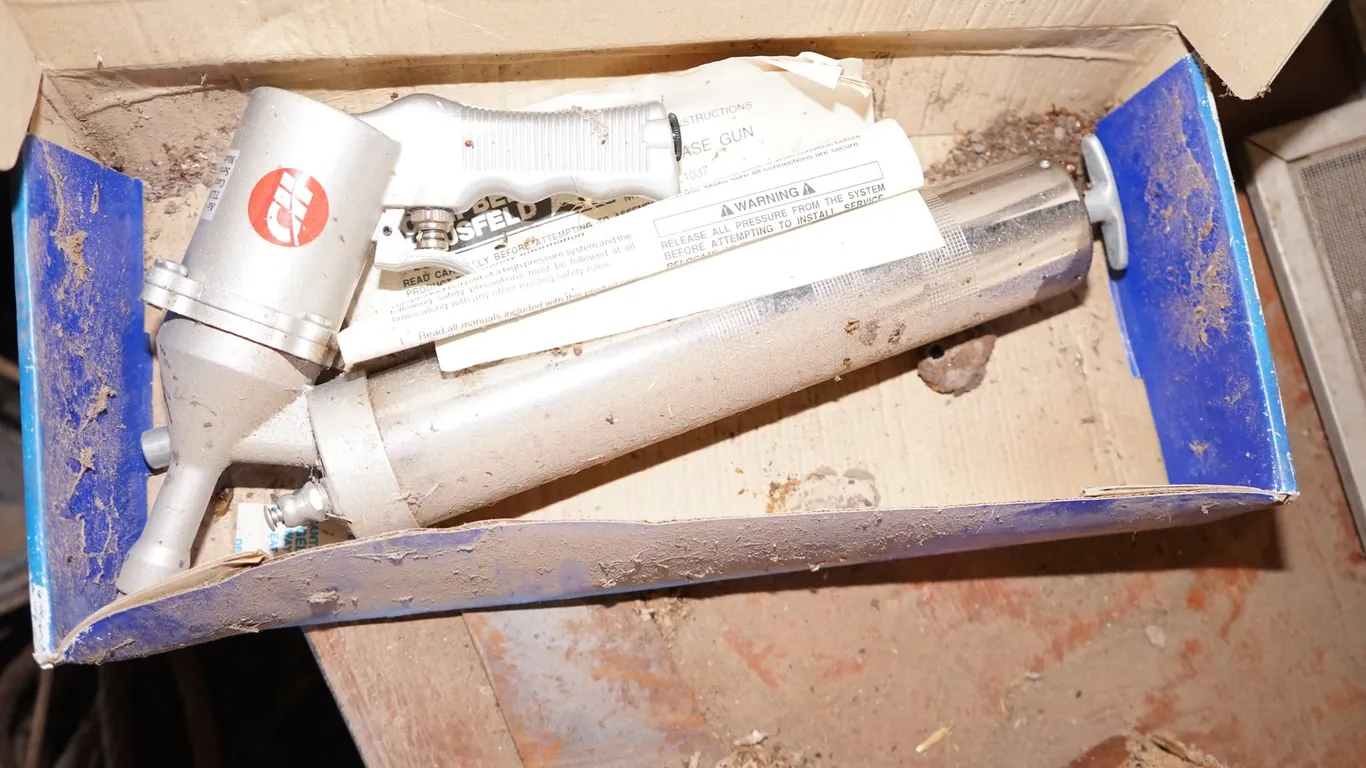 Campbell Haulsfeld Air Operated Grease Gun