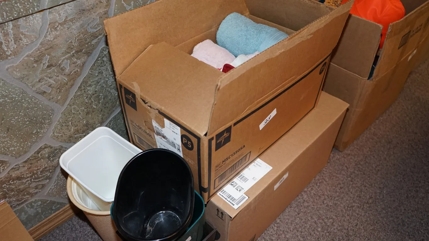 Bathroom Towels, Handtowels,Pot Holders, Trash Can