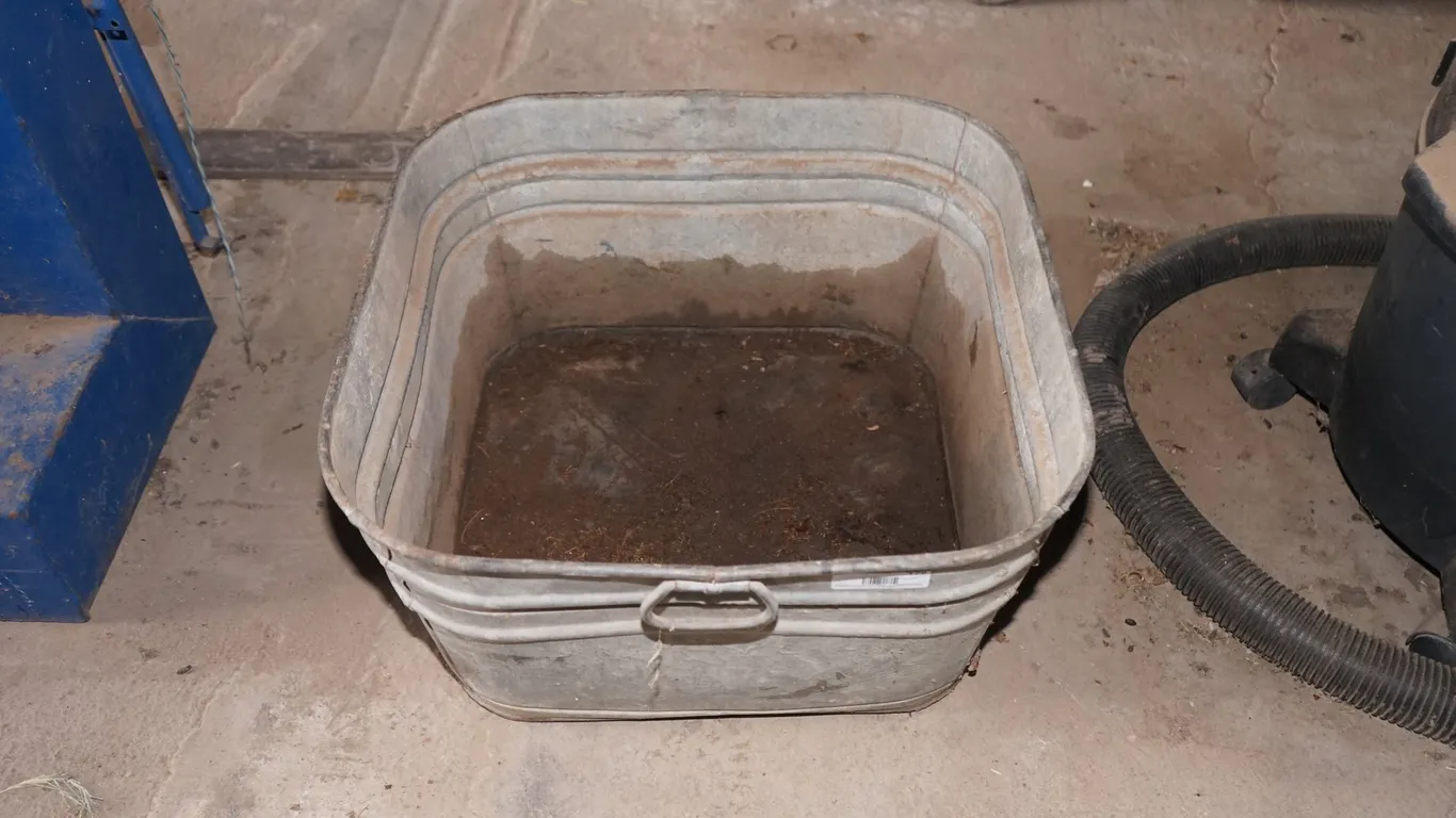 22" x 22" Galvanized Tub
