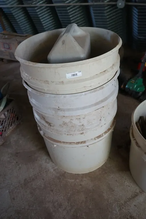 4 Mineral Tubs & Great Plains Liquid Storage Jug