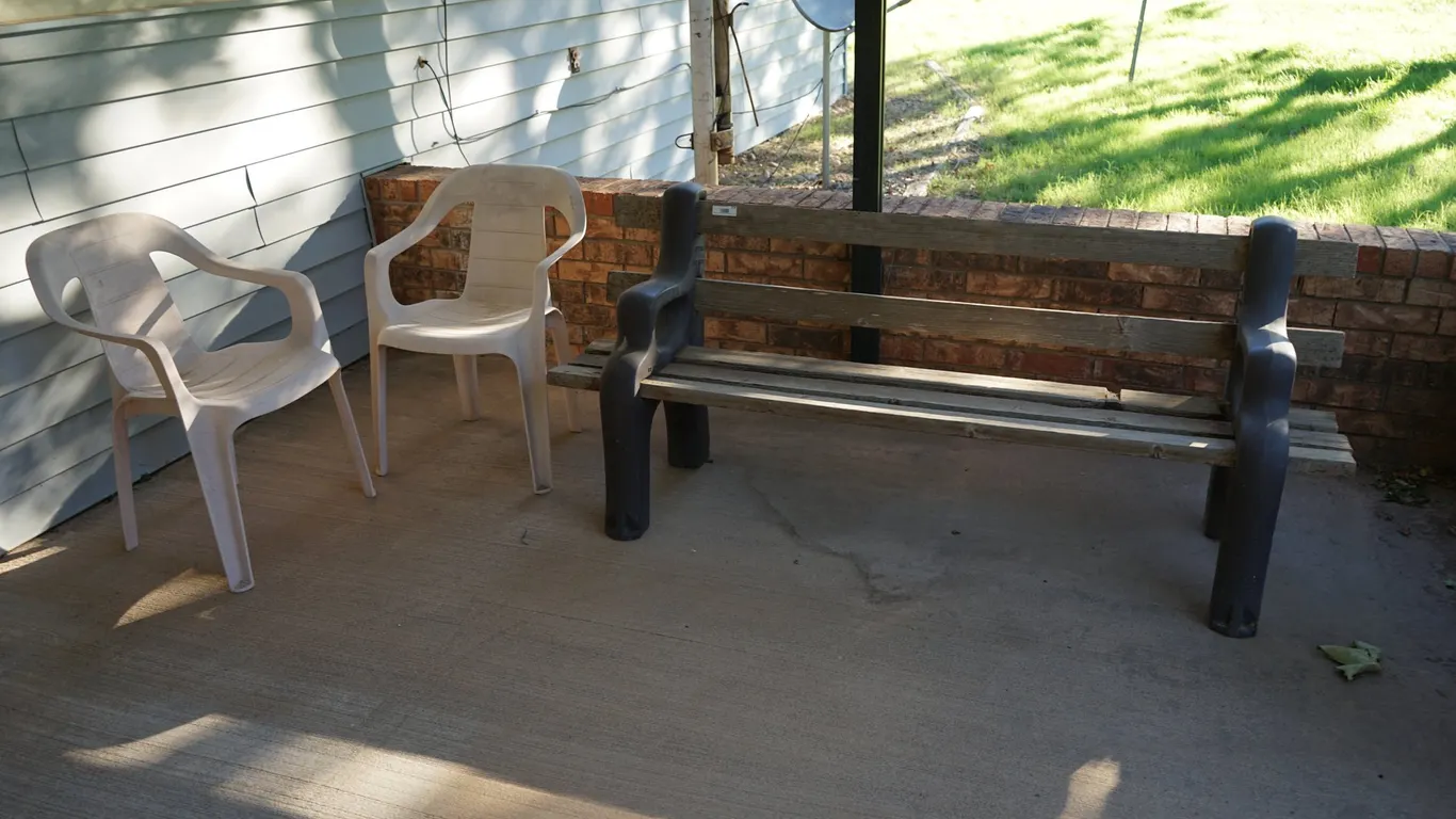 Quik Bench & 2 Plastic Chairs