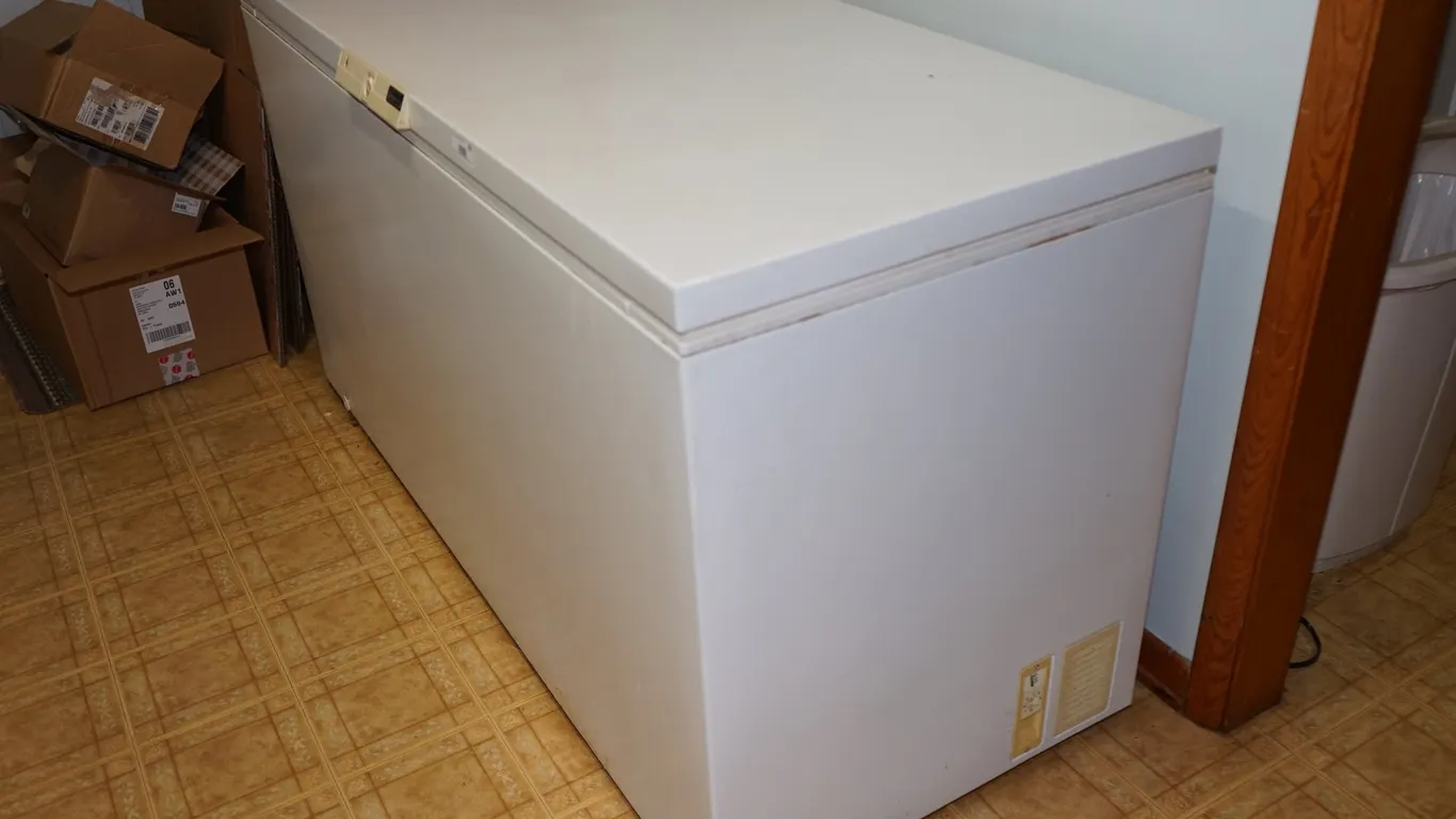 1998 Magic Chef Chest Freezer