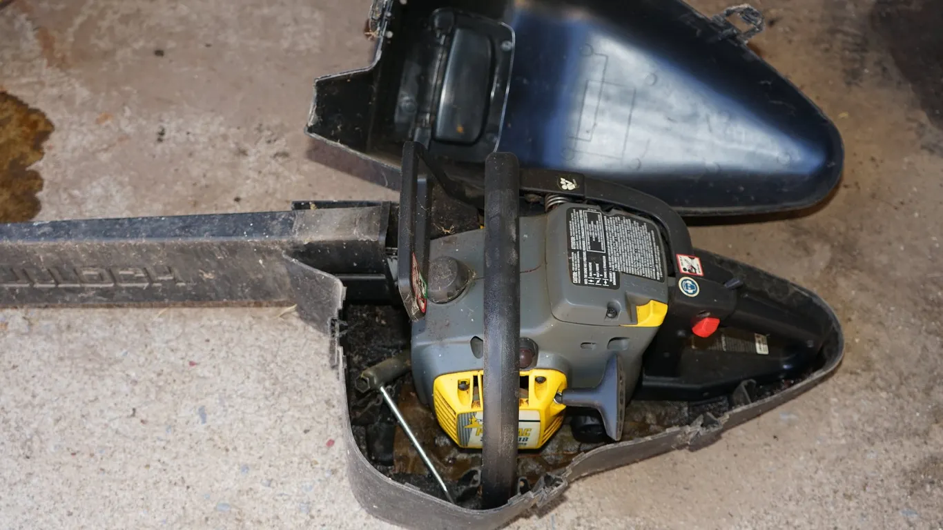 McCulloch Promag 3805AV-8 Gas Chainsaw