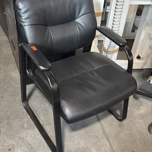 BLACK SLED BASE CLIENT CHAIR