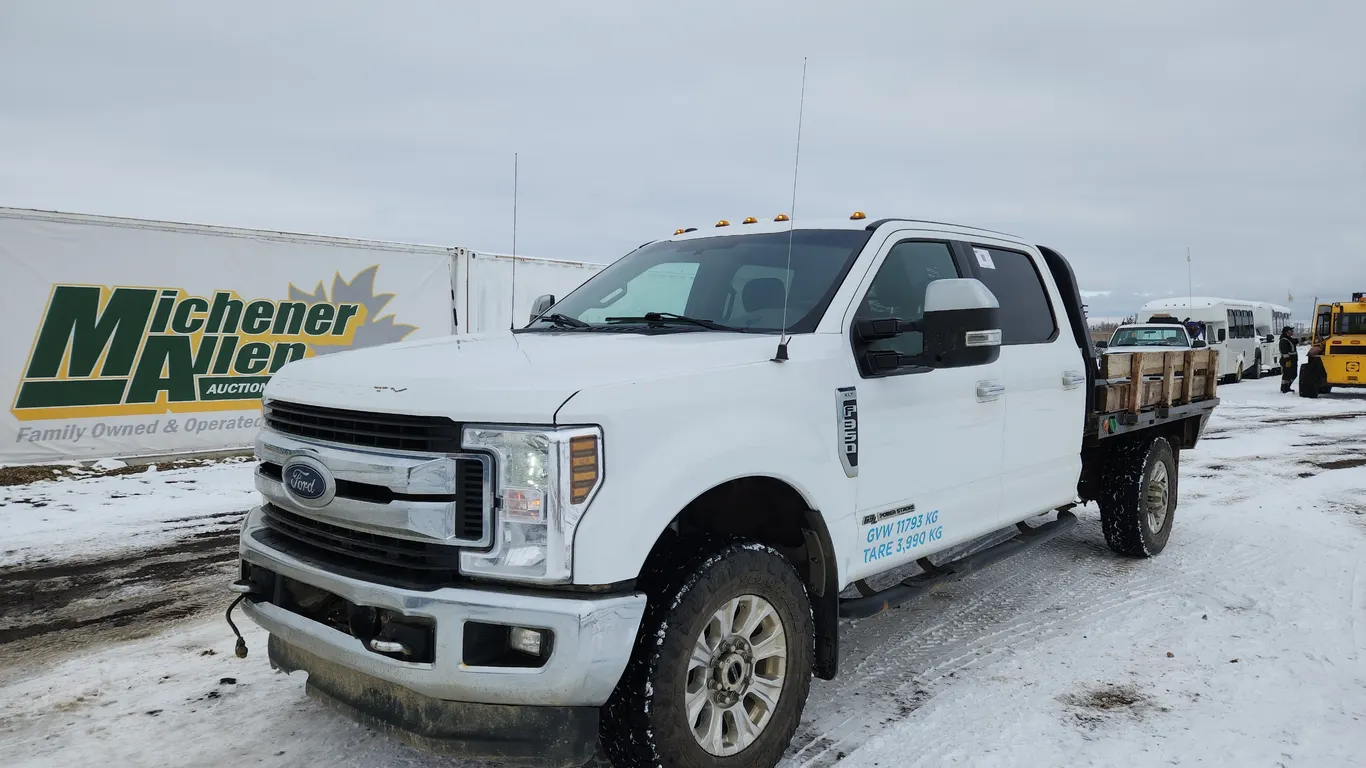 2019 Ford F-350 Super Duty S/A Deck Truck