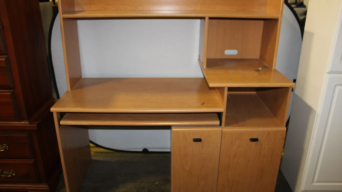 Computer Desk With Hutch