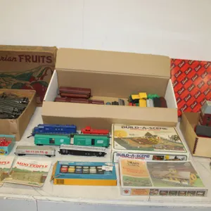 Model Railroad Trains & Accessories
