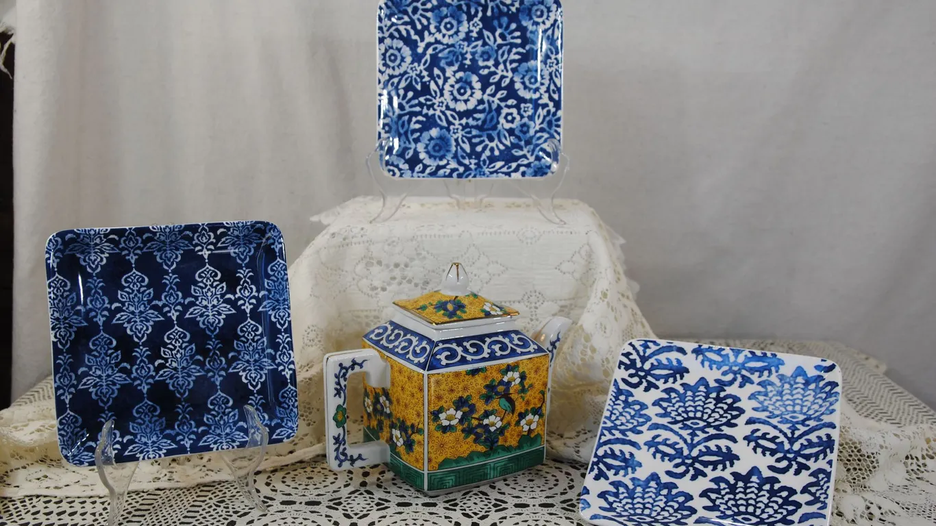 Kutani Teapot