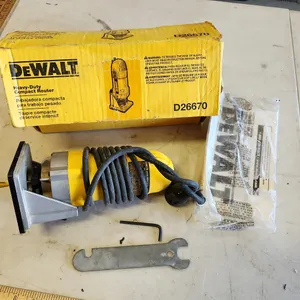 Dewalt Heavy-Duty Compact Router D26670 W/Box, Works