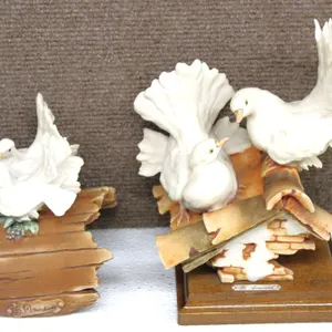 Pair Giuseppe Armani Dove Figurines Capodimonte