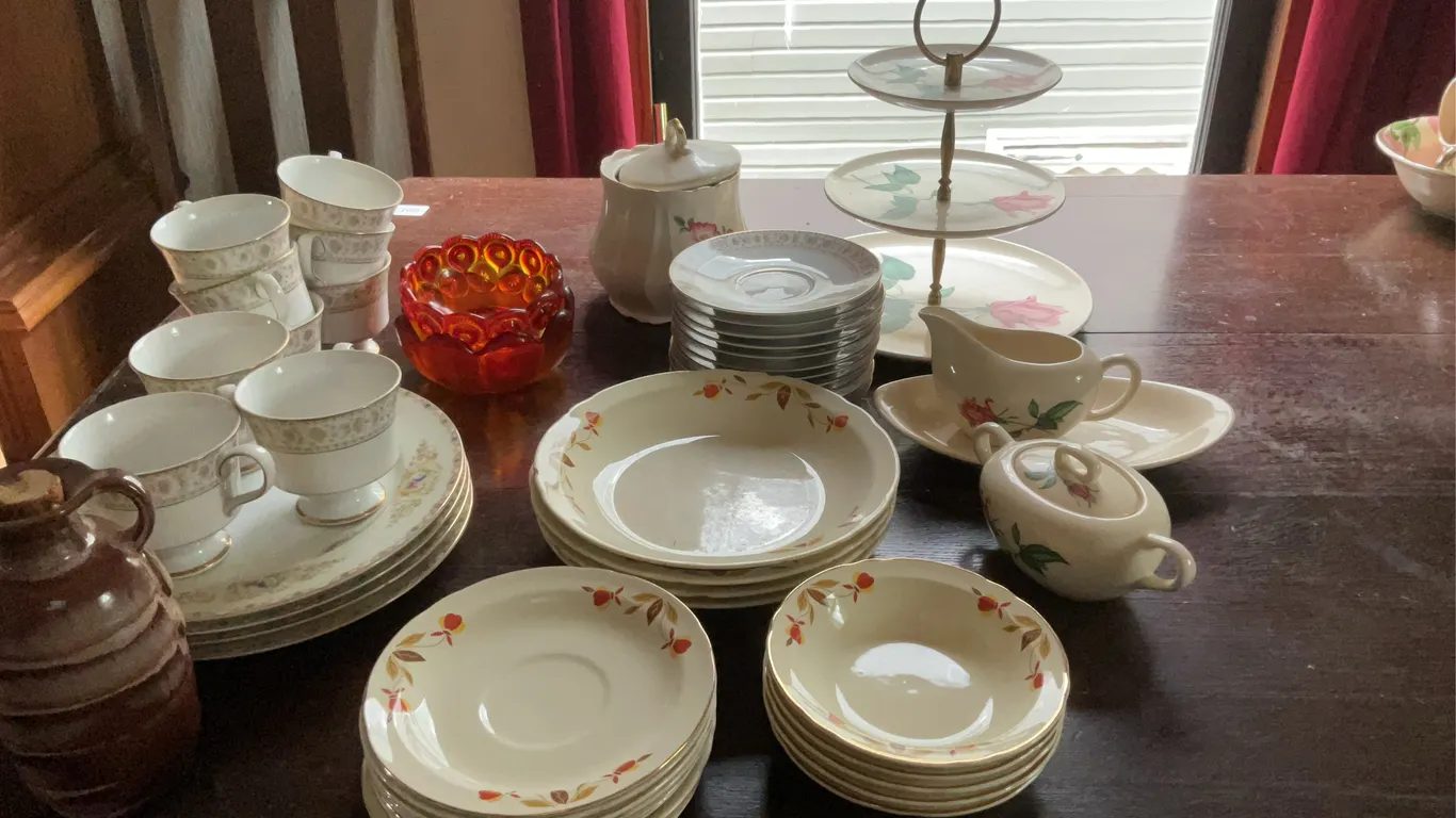 Miscellaneous glassware