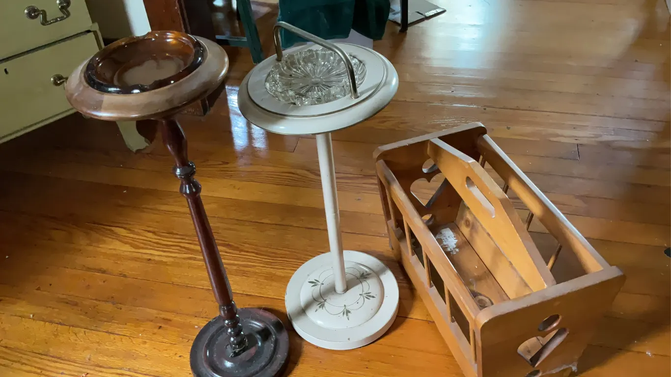 Ashtrays and a magazine rack