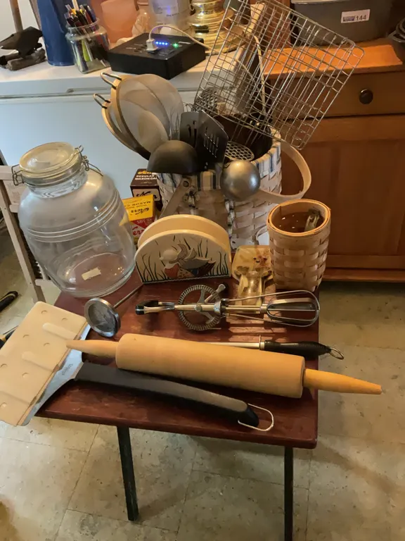 Miscellaneous kitchen items