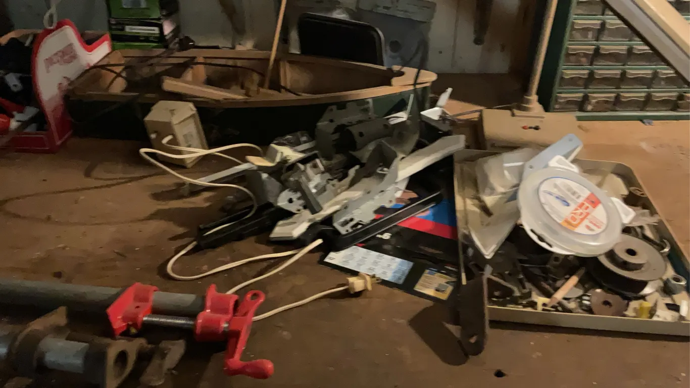 Contents on top bench
