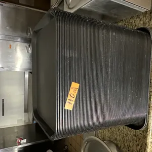 Approx. 85 serving trays