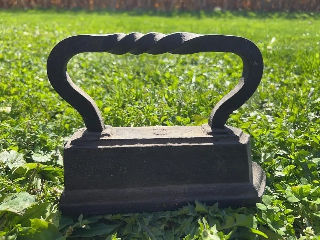 Cast Iron Tailor Sad Iron with Twisted Handle