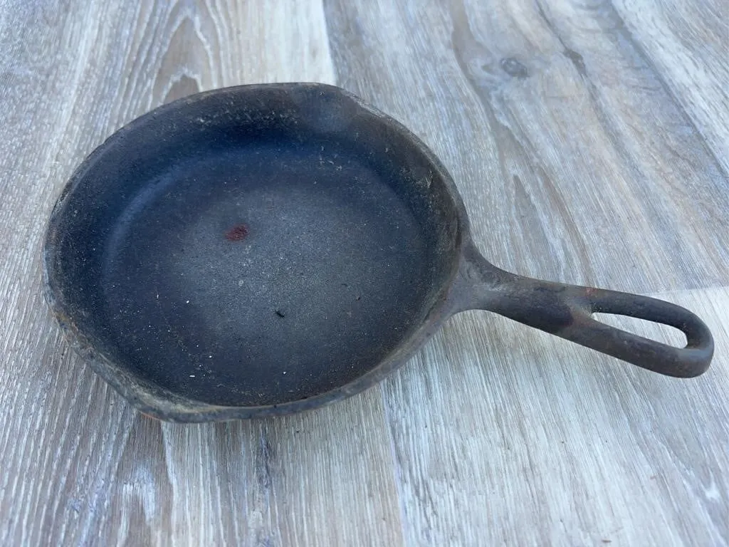 Cast Iron Skillet with Dual Pour Spouts