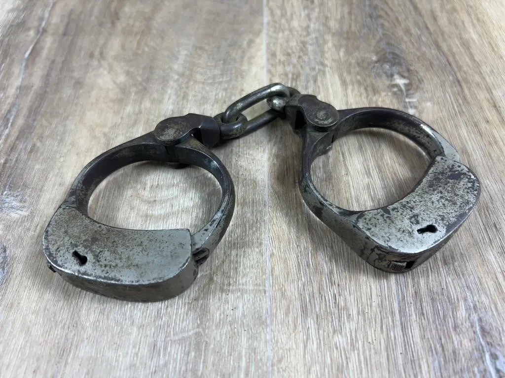 Bean Pattern Steel Handcuffs Police Restraints