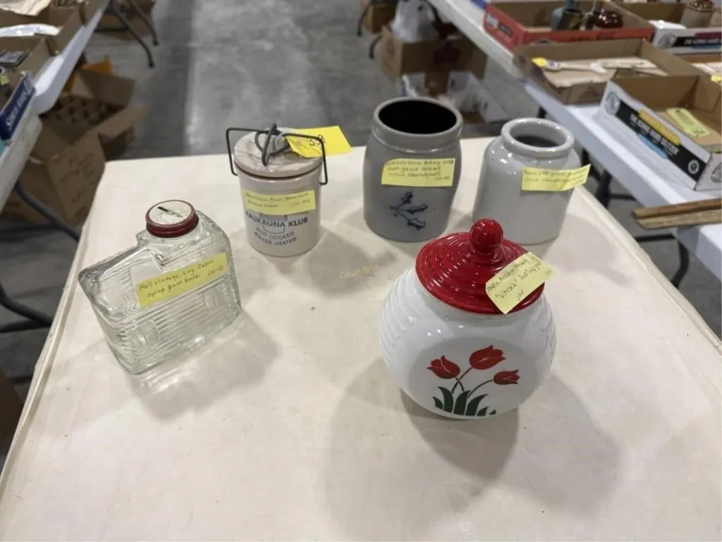 Crockery items etc---Log Cabin bank, crock items