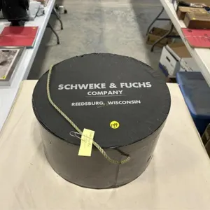 Schweke & Fuchs Co. Reedsburg Hat Box w/hats