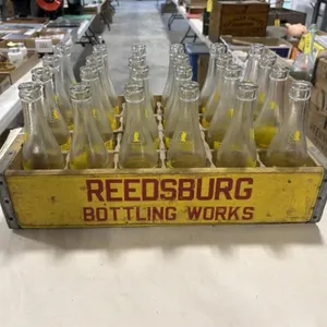 Reedsburg Bottling Works Crate w/Pape's Bottles