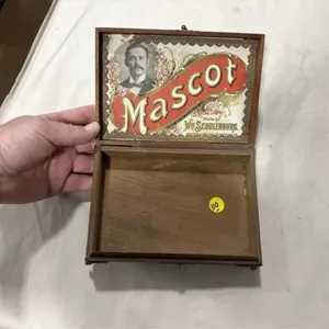 WM Schulenburg Mascot Cigar Box