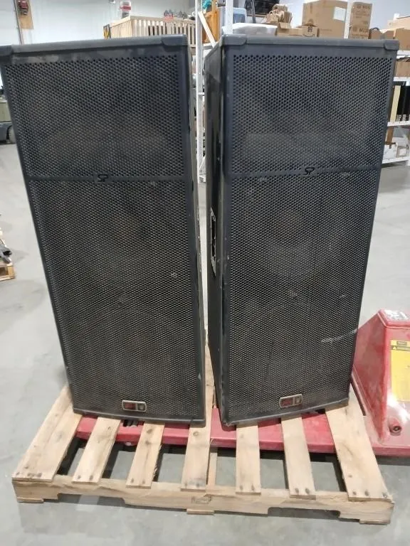 2 Peavey SP 4 quasi-three-way passive PA loud