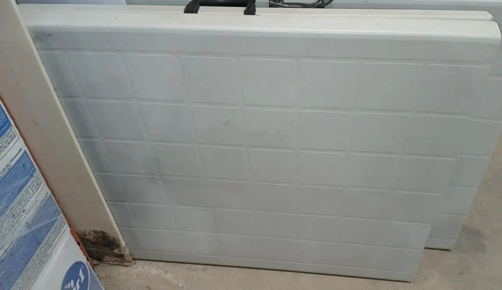 Plastic folding rectangle table