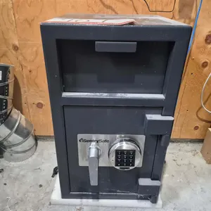 SentrySafe Electronic Security Safe
 UNRESERVED