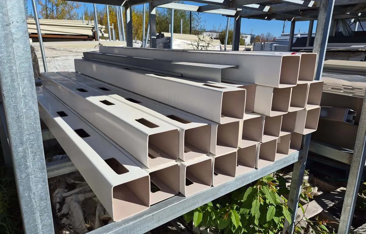 Rectangular Tube Posts and Slotted Rails
UNRESERVED