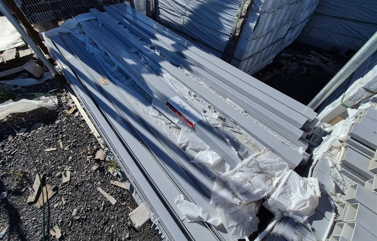 Rectangular Hollow Extrusions w/ Racking
UNRESERVED