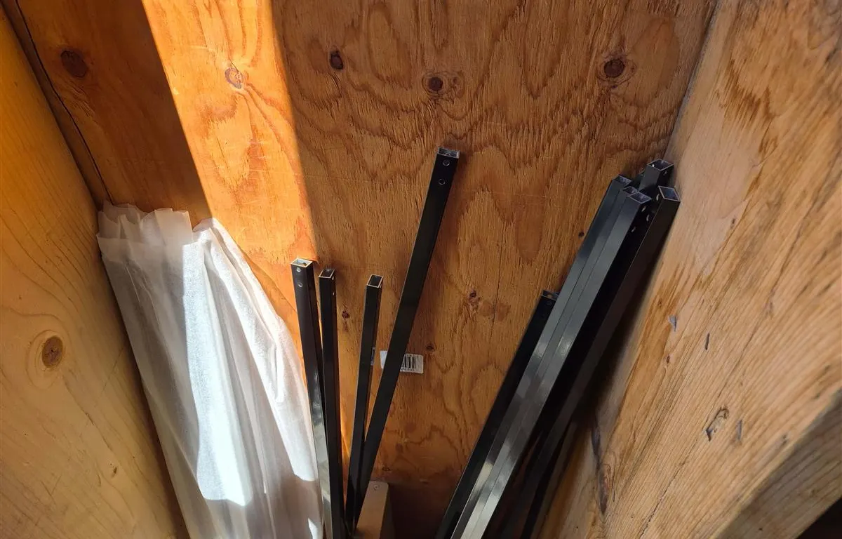 Assorted Plastic and Aluminum Railing Components
UNRESERVED