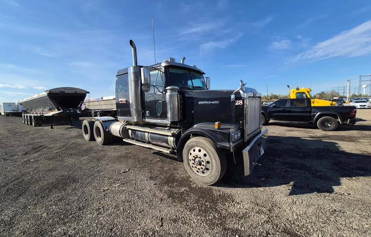 2003 Western Star 4900 T/A Sleeper Semi Truck
UNRESERVED