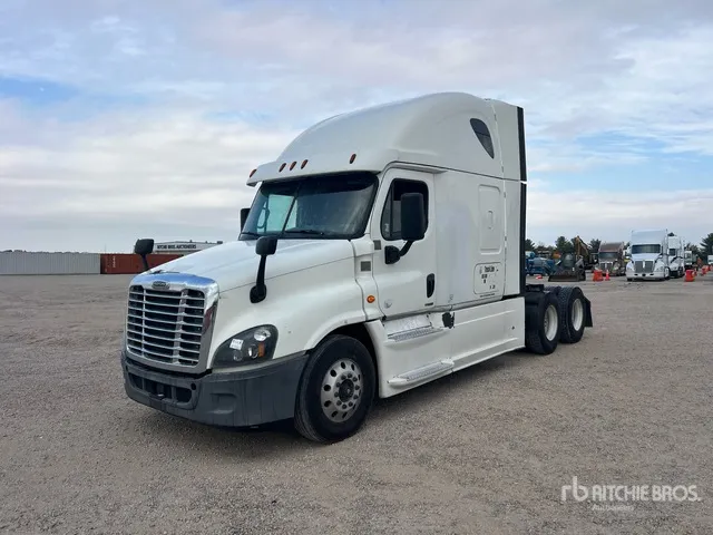 2019 Freightliner Cascadia 125 6x4 T/A Sleeper Truck Tractor