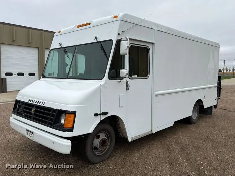 2003 Workhorse P42 delivery truck