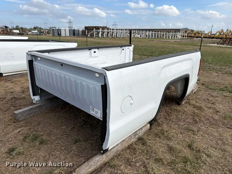 GMC Sierra 8'L pickup truck bed