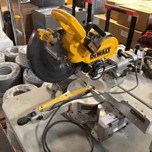 DEWALT MODEL DW717 DOUBLE BEVEL 10" SLIDING COMPOUND MITRE SAW