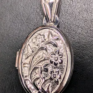10K(3.5G),  LOCKET PENDANT, SUGGESTED RETAIL VALUE $2400