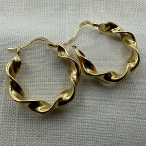 Vintage 14K Gold Spiral Twist Hoop Pierced Earrings