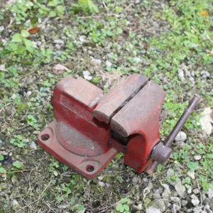 Swivel Bench Vise