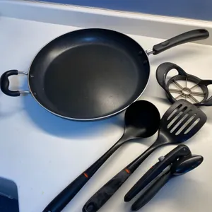 Tefal Pan and Kitchen Utensil Set with Apple Slicer