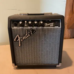 Fender Frontman 10G Guitar Amplifier with Control Panel and Handle